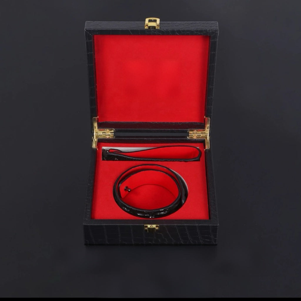 Crimson Authority – Crocodile-Textured Collar & Leash Set