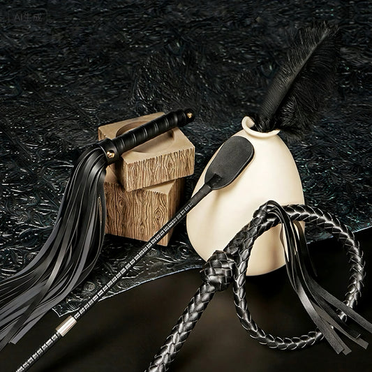 Roomfun Queen's Whip