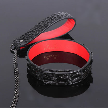 Crimson Authority – Crocodile-Textured Collar & Leash Set